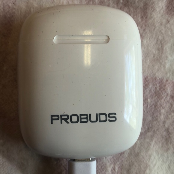 Tzumi Other - Tzumi 7058 Auto Pairing Wireless Earbuds